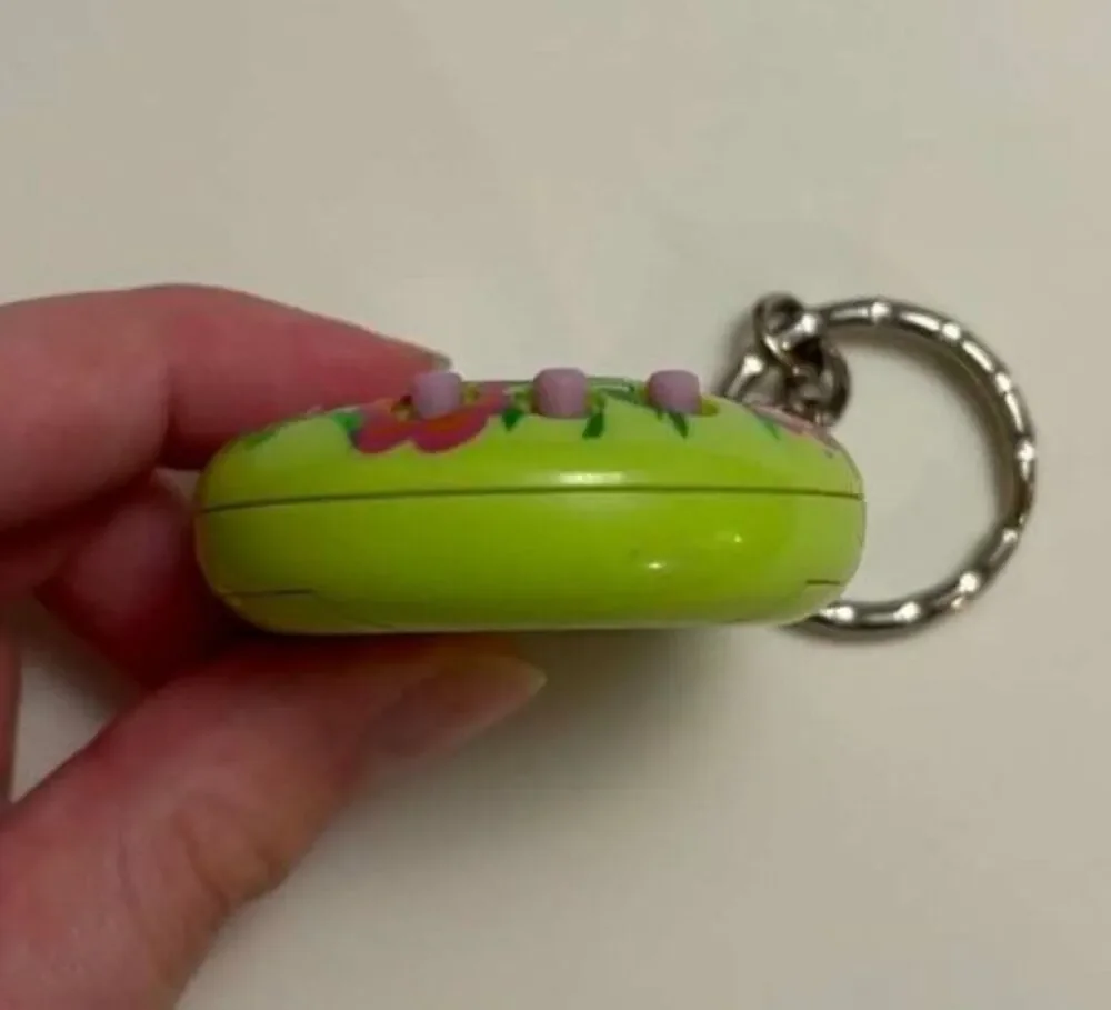 Vintage Tamagotchi Connection V3 Hibiscus Tropical Green TamaTown 2004 Keychain